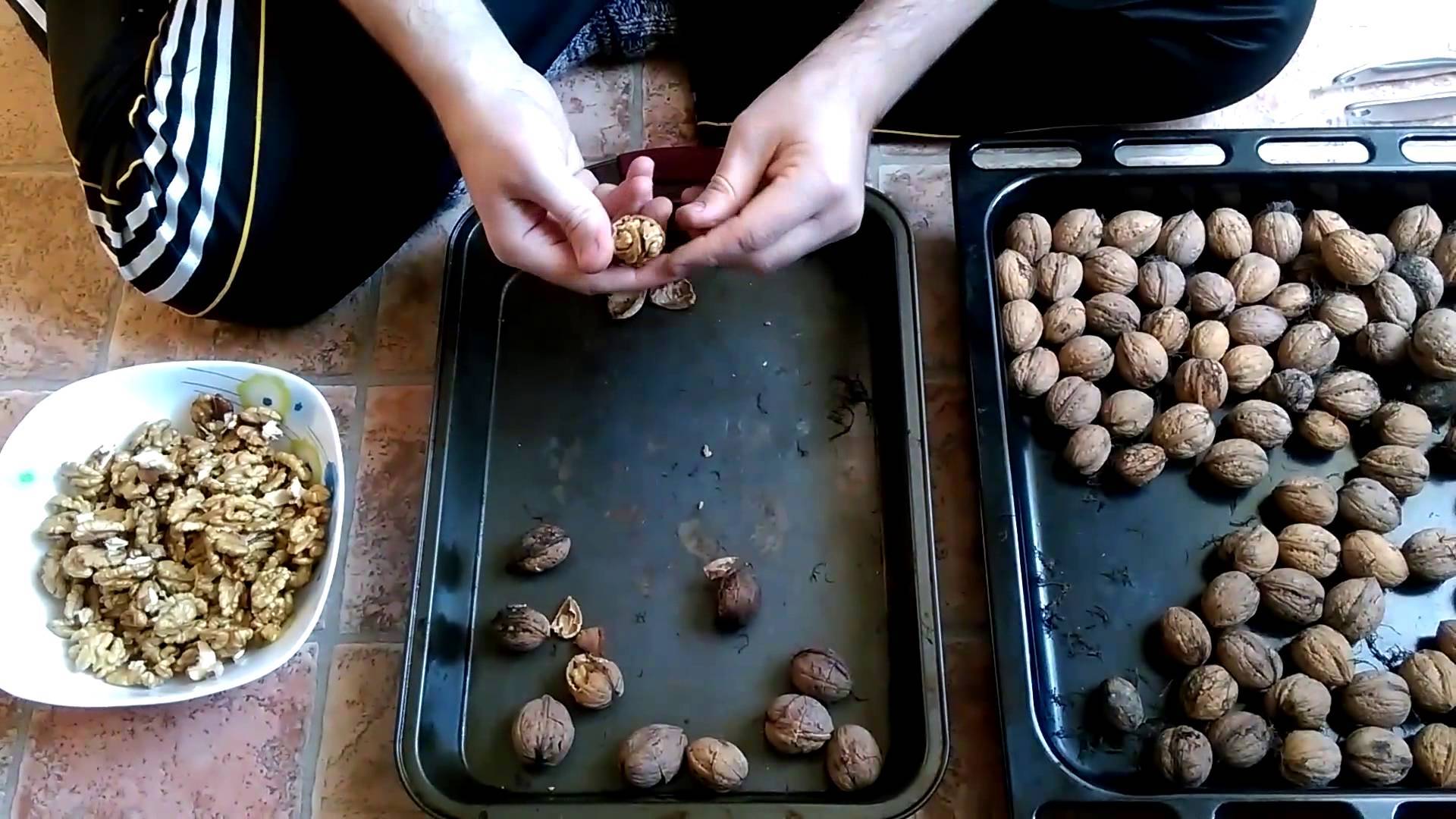 Как хранить грецкие орехи очищенные и в скорлупе в домашних условиях