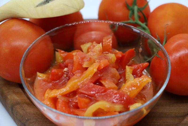 Вкусные рецепты консервированных помидоров половинками на зиму, с уксусом и без
