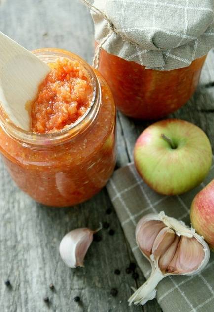 Домашняя аджика с яблоками — рецепты самой вкусной аджики на зиму