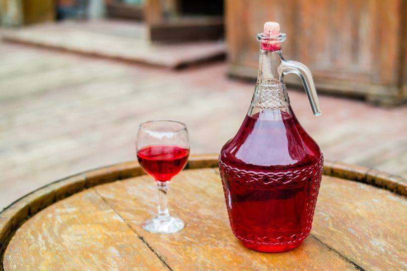 Наслаждаемся вкусом домашнего вина из старого варенья: рецепты и рекомендации