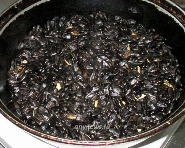 Как жарить семечки на сковороде - классический рецепт