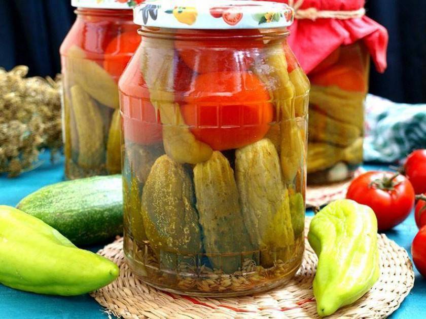 Маринованные огурцы и помидоры на зиму: простые рецепты ассорти с овощами