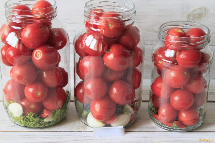 Засолка помидоров на зиму в банках простые рецепты