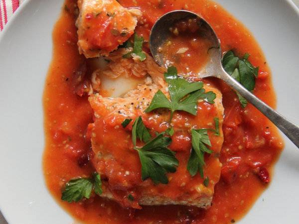 Как готовить рыбу томатном соусе. жареная рыба с луком в томатном соусе