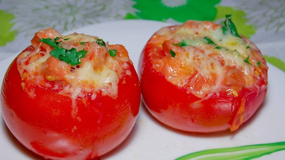 Фаршированные помидоры на праздничный стол: 6 простых рецептов