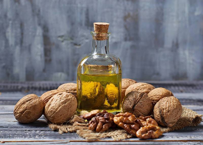 Масло грецкого ореха: польза и вред, состав, применение