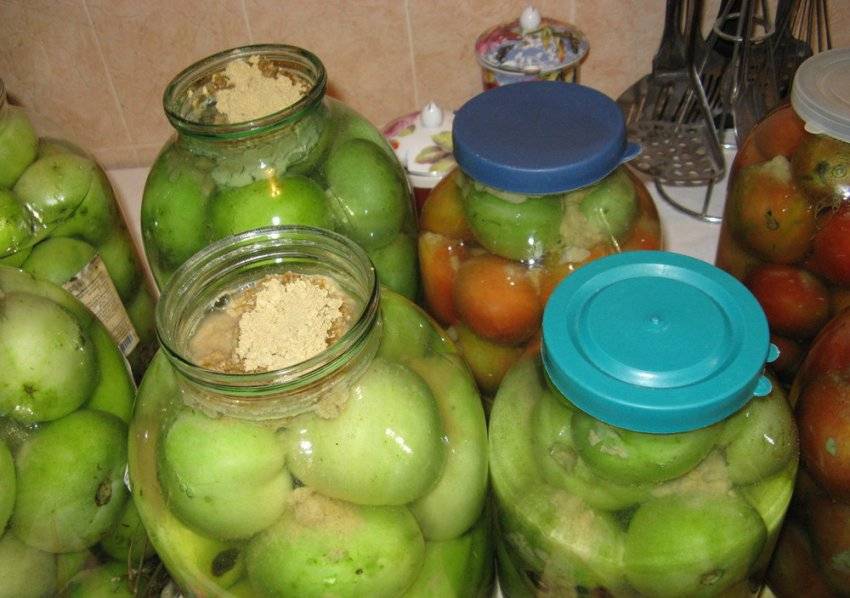 Как приготовить квашеные зелёные помидоры с чесноком и зеленью в кастрюле или в ведре? лучшие рецепты