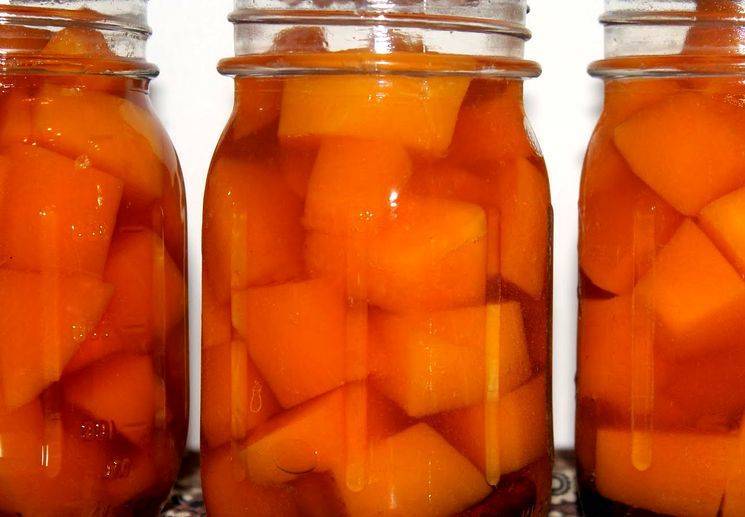 Кабачки, морковь и яблоки в яблочном соке