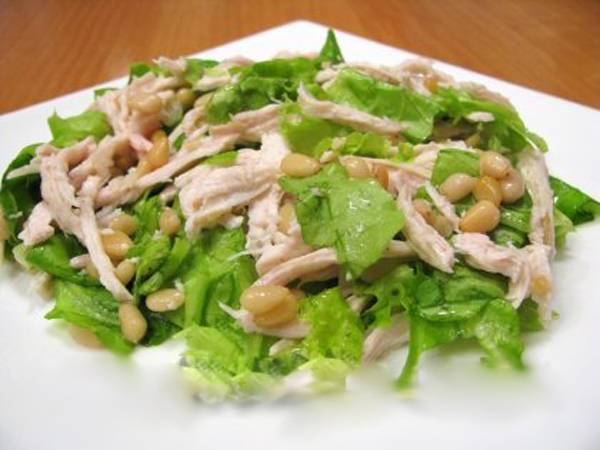 Салат с кедровыми орешками: лучшие рецепты