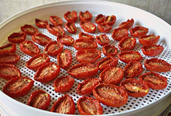 6 простых способов приготовления сушеных помидоров в домашних условиях: специфика сушки, хранение и применение томата