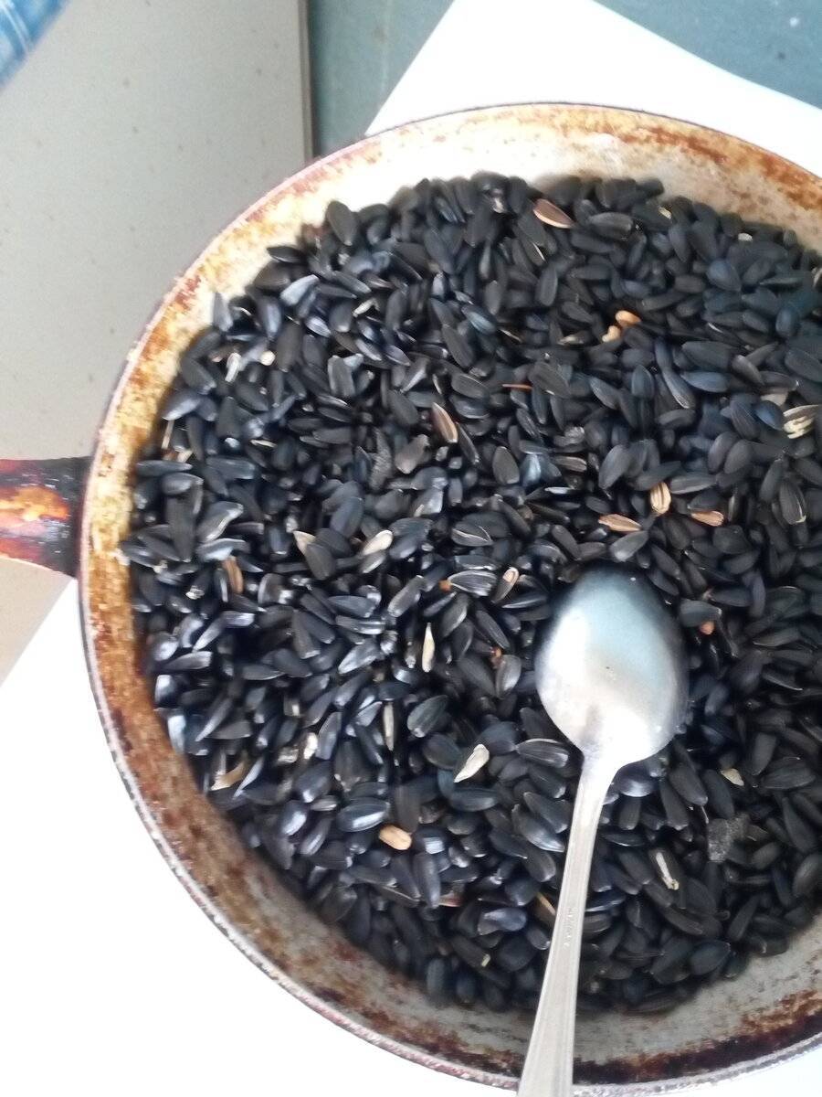 Как правильно жарить семечки из подсолнуха на сковороде с солью