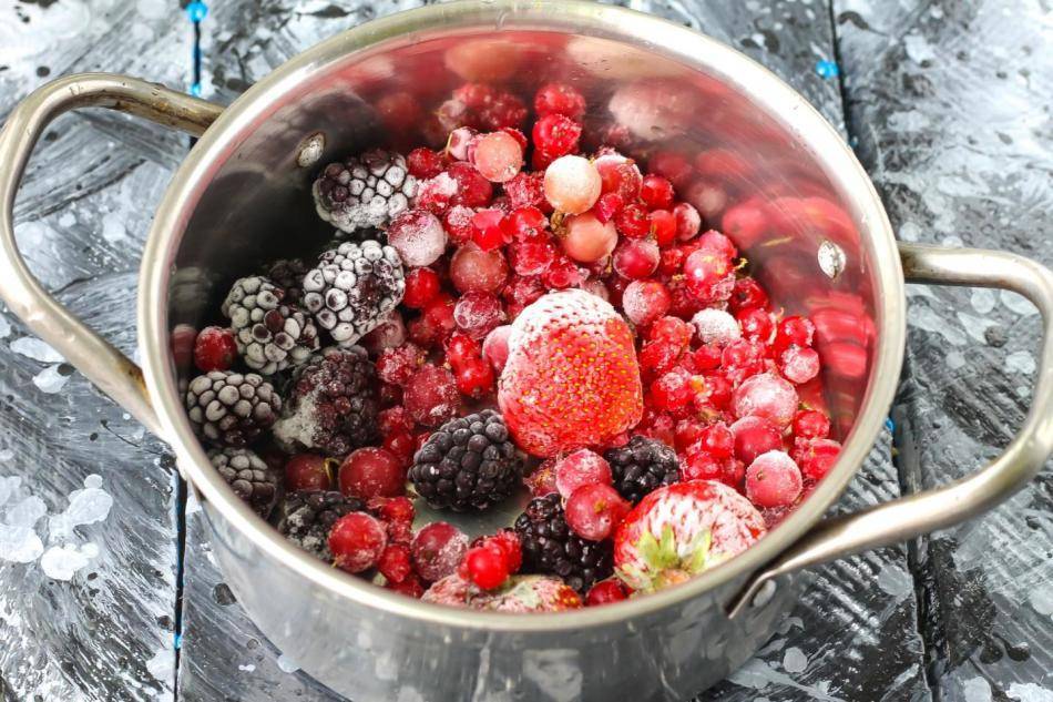 Компот из замороженных ягод — источник витаминов и пользы