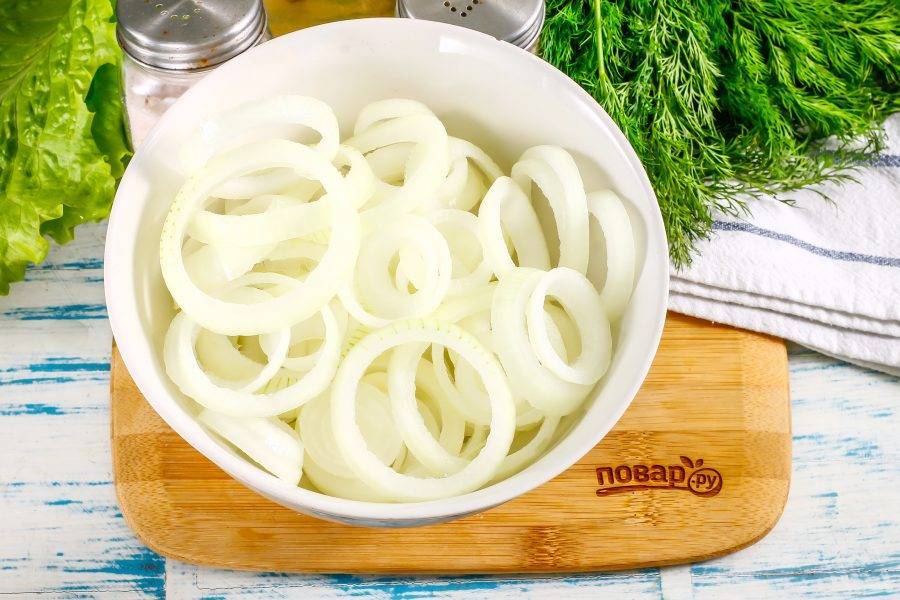 Маринуем вкусный, хрустящий лук к шашлыку и салатам — быстрые рецепты с уксусом и не только