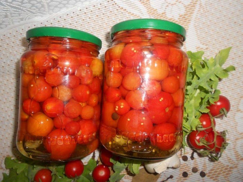 Рецепт помидор в соке красной смородины