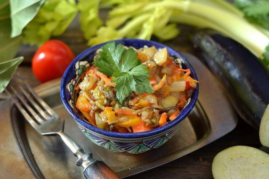 Аджапсандал на мангале: как сделать салат из запечённых овощей