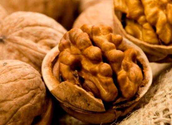 Можно ли кормящей маме грецкие орехи?