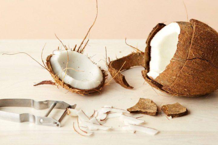10 способов, как открыть кокос в домашних условиях при помощи молотка и без него
