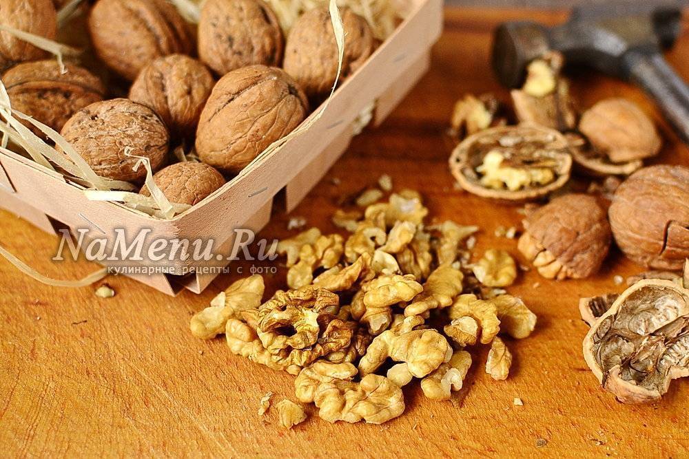 Как чистить грецкие орехи от зеленой кожуры, скорлупы или кожицы, применение разных способов, чтобы расколоть его