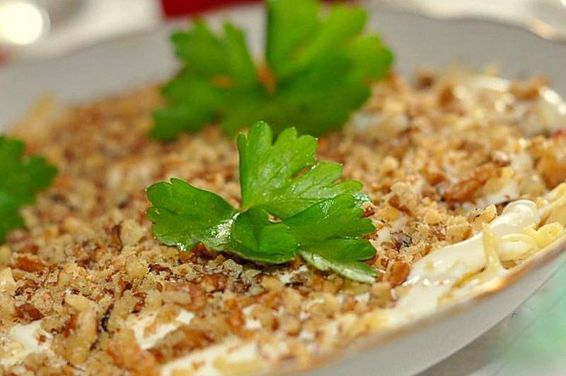 Салат с курицей и грецкими орехами зуб дракона рецепт с фото пошагово - 1000.menu