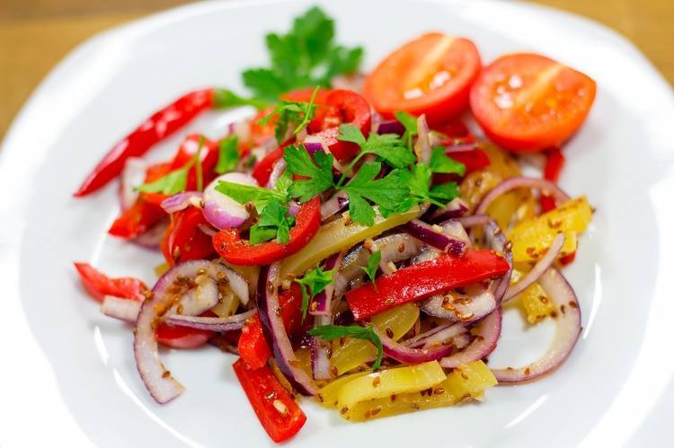 10 ярких и очень вкусных салатов с болгарским перцем