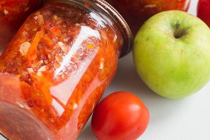 Домашняя аджика с яблоками — рецепты самой вкусной аджики на зиму