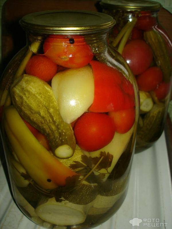 Ассорти из помидоров и огурцов на зиму — самые вкусные рецепты