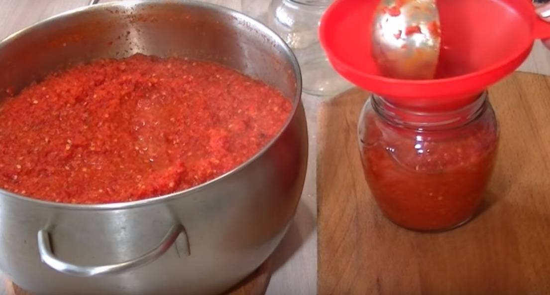 Аджика из помидоров и чеснока: классические рецепты на зиму