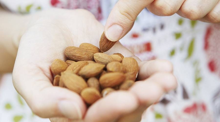 Орехи при диабете: какие можно - арахис, миндаль, кедровый, как использовать створки и листья грецкого, орехи при 2 типе сахарного диабета