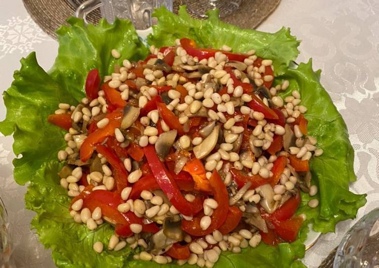 Салат с кедровыми орешками — легкий и вкусный