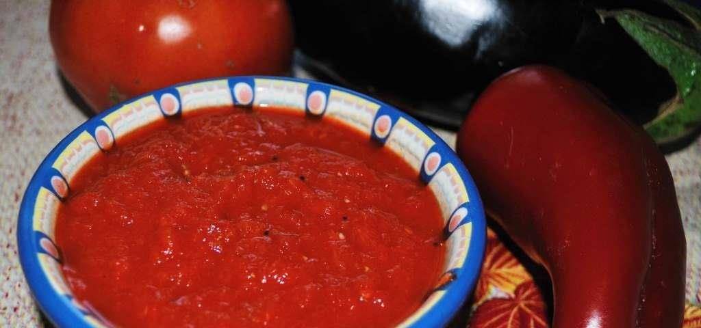 Лютеница по-болгарски с баклажанами на зиму — 4 пошаговых рецепта