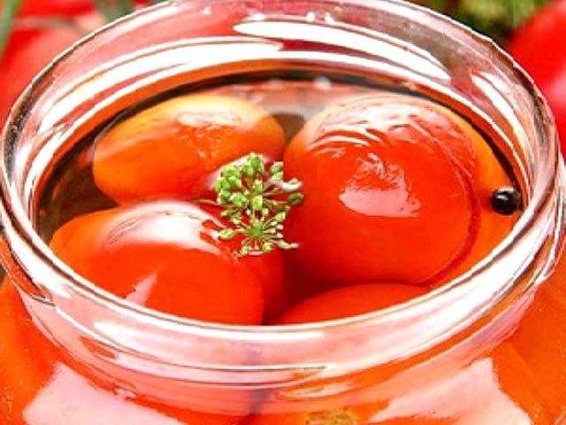 Маринованные томаты с вишней