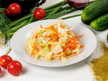 Салат из капусты с болгарским перцем и яблоком - 7 пошаговых фото в рецепте