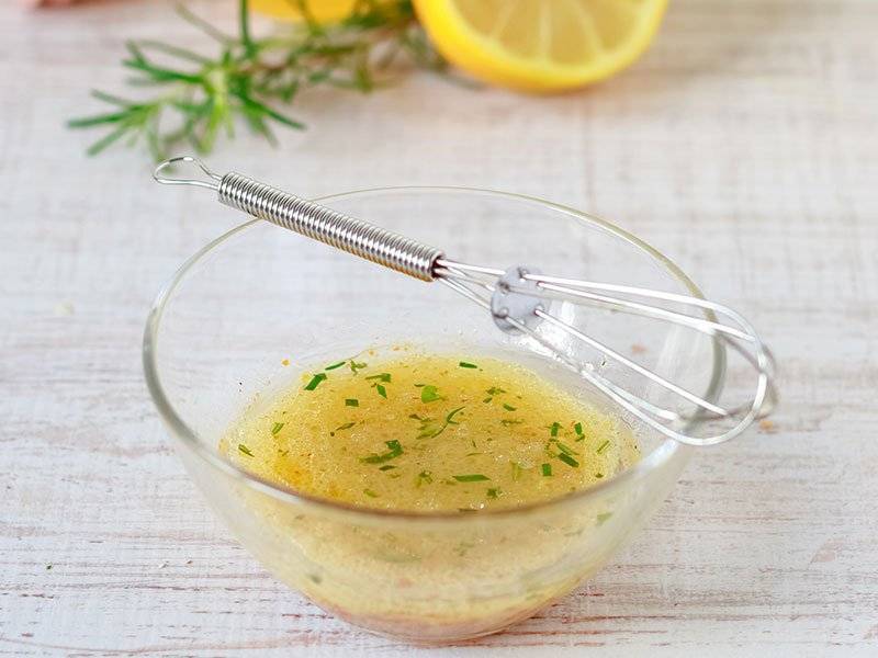 Заправка для овощного салата с соевым соусом, медом, горчицей, лимонным соком/ рецепты