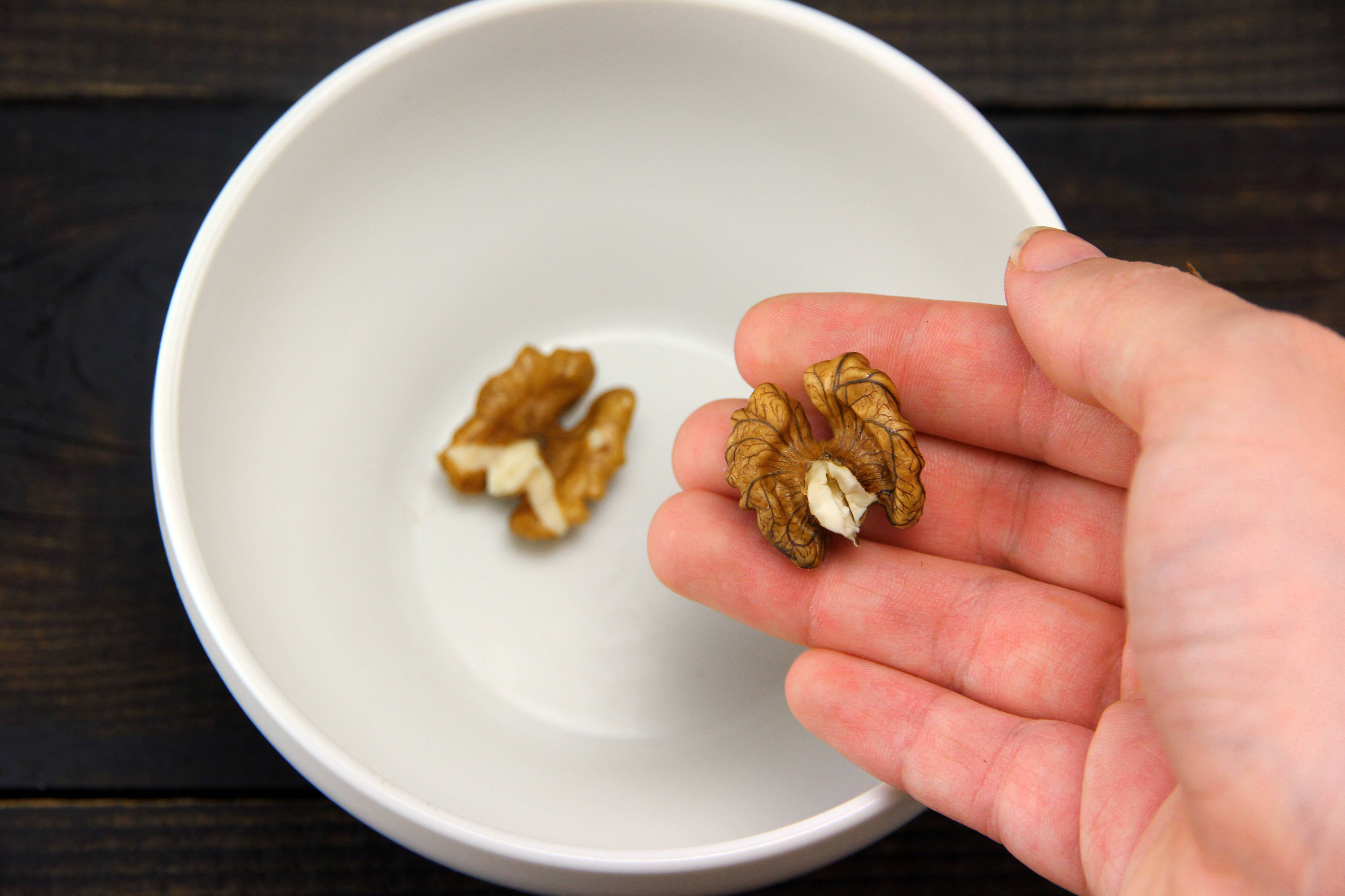 Как расколоть грецкие орехи в домашних условиях: способы и советы