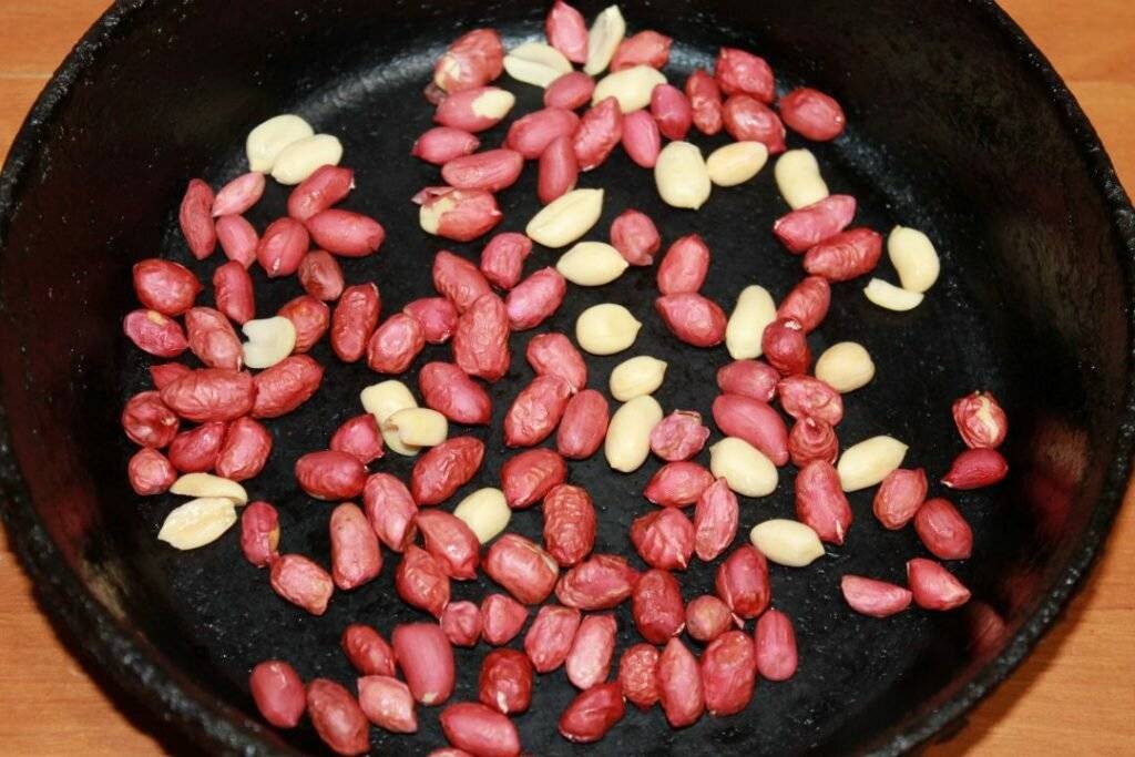 6 способов пожарить арахис на сковороде, в микроволновке, в духовке