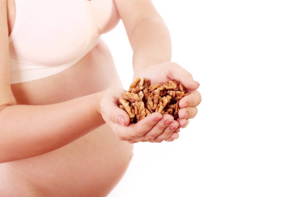 Можно ли есть кедровые орешки во время беременности?