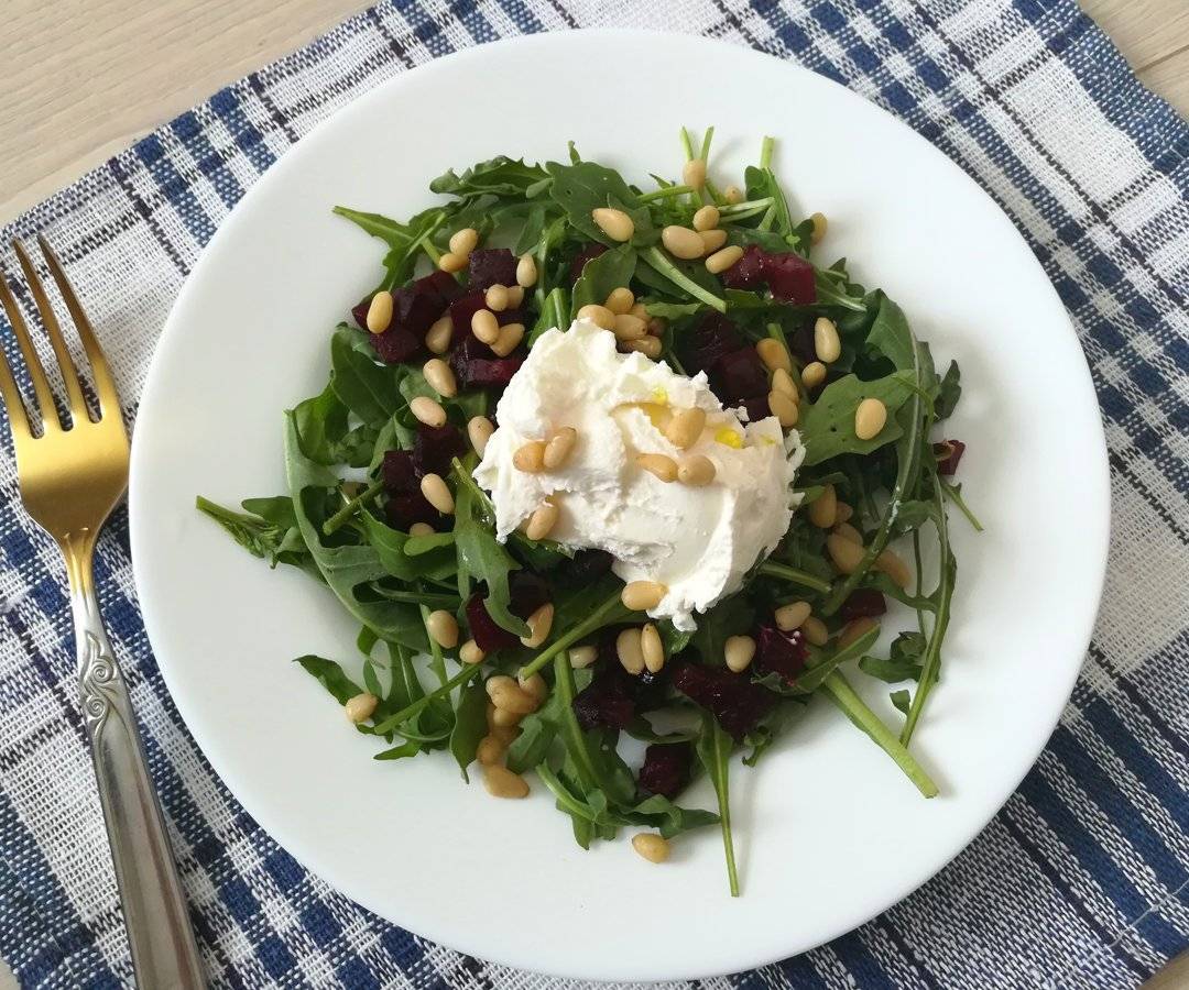 Салат с рукколой и креветками – приятное сочетание пряной зелени с морепродуктами: рецепт с фото и видео