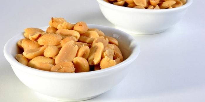 Чем опасен арахис при панкреатите и как выбрать полезный орех?