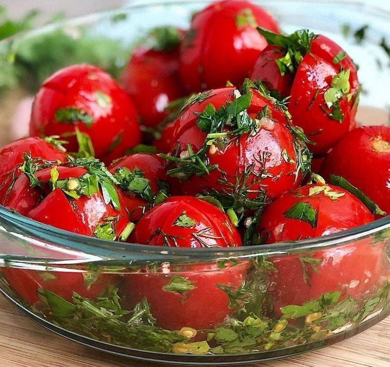Малосольные помидоры с чесноком и зеленью быстрого приготовления: рецепты в пакете