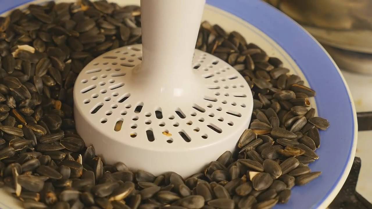 Тыквенные семечки перемолоть. Очиститель семян подсолнечника. Приспособление для очистки семечек. Машинка для очистки семечек подсолнуха. Семечки.
