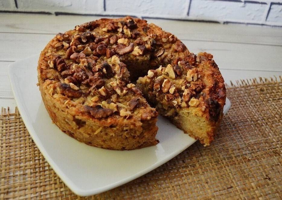 Вкусный яблочный пирог с грецкими орехами – кулинарный рецепт