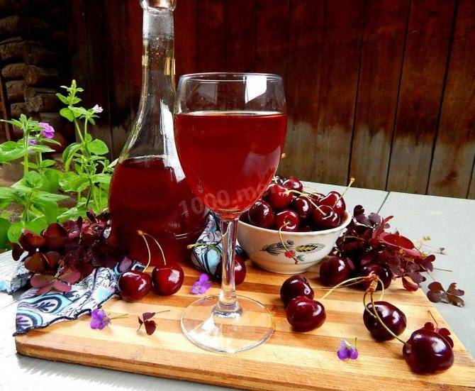 Вино из вишни с косточками, простой рецепт в домашних условиях