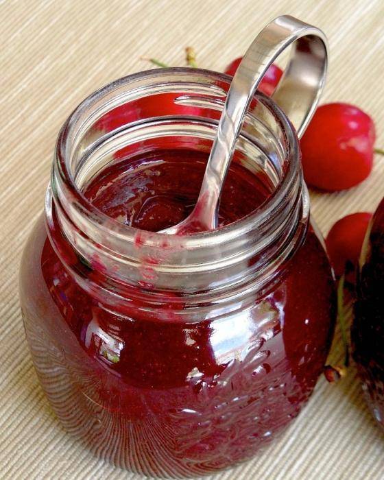Как правильно сварить вишневое варенье с косточкой и без