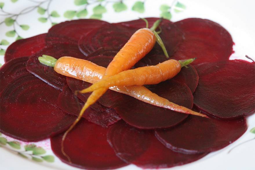 Маринованные свекла и морковь