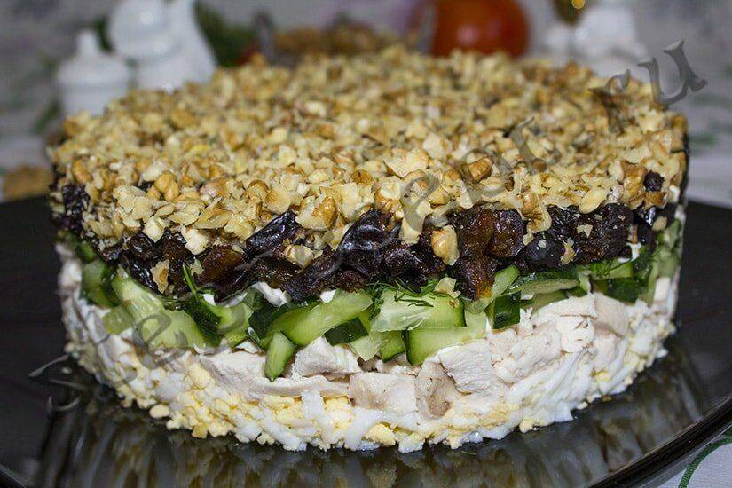 Салат курица с черносливом и грецким орехом рецепт с фото пошагово и видео - 1000.menu