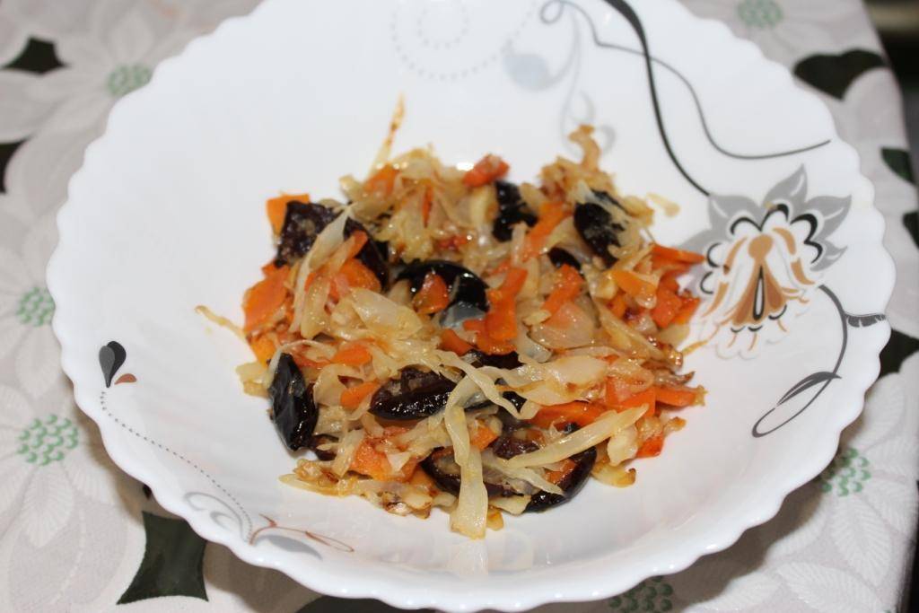 Постная тушеная капуста с черносливом - простой рецепт с фото | народные знания от кравченко анатолия