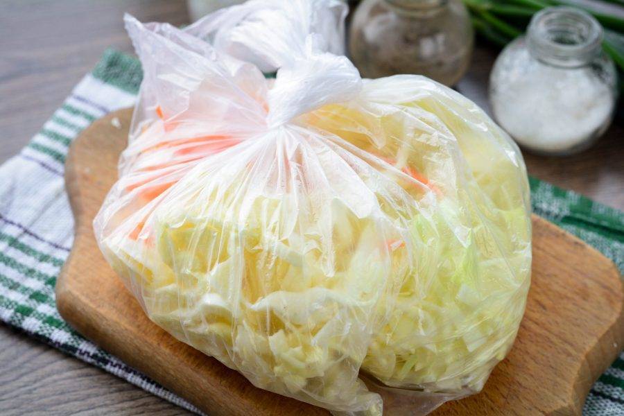 Как правильно квасить капусту на зиму, чтобы она получилась вкусной и хрустящей? лучшие классические рецепты