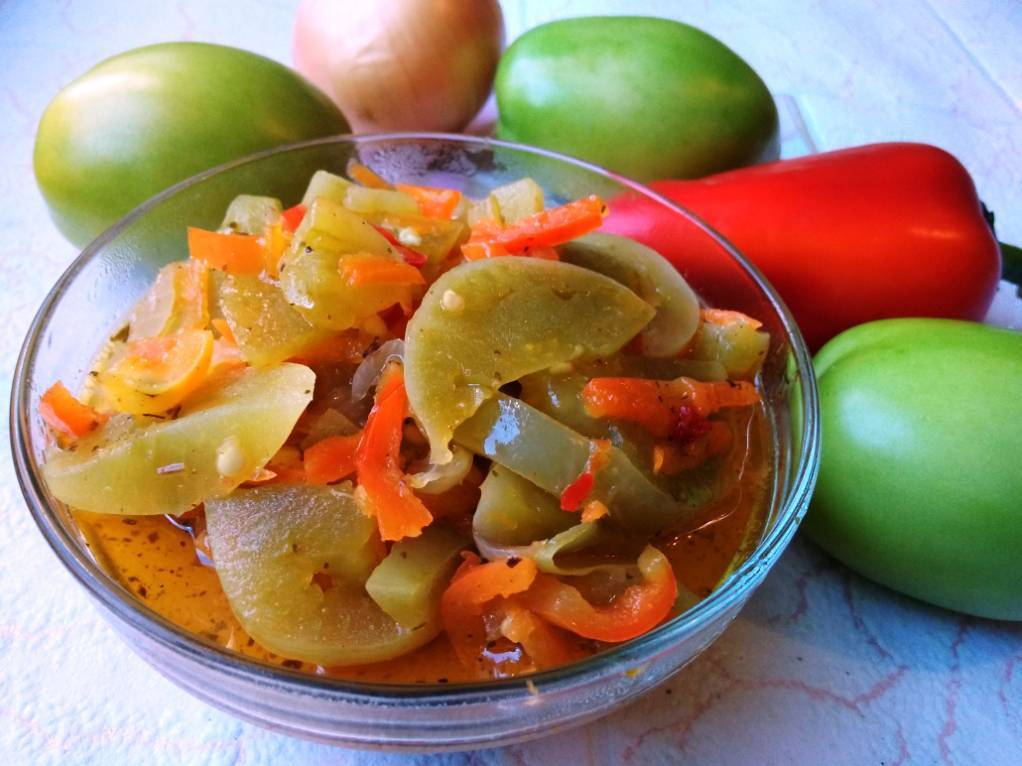 Салат из зеленых помидор на зиму — 10 простых рецептов