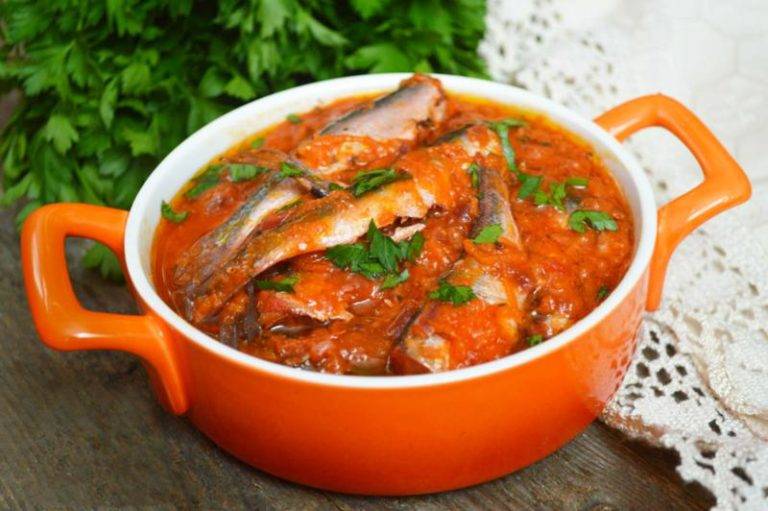 Рецепты блюд с килькой в томатном соусе: с чем едят рыбу в томате и что из нее можно приготовить? как сделать котлеты из кильки?