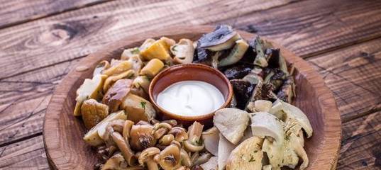 Как засолить белые грибы: в домашних условиях, вкусно и быстро, простой рецепт, в банках, холодным способом, горячим способом